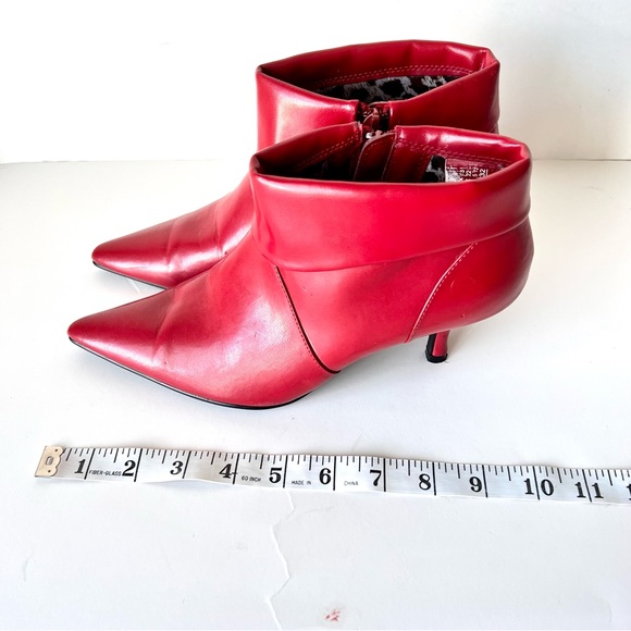 Vintage FIONI Faux Leather Fold Over Pointed Toe Booties—SZ. 6 - Picture 6 of 15
